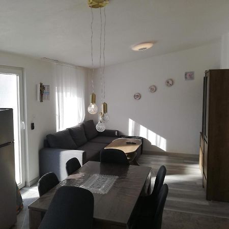 Apartman Kety Vir Eksteriør bilde