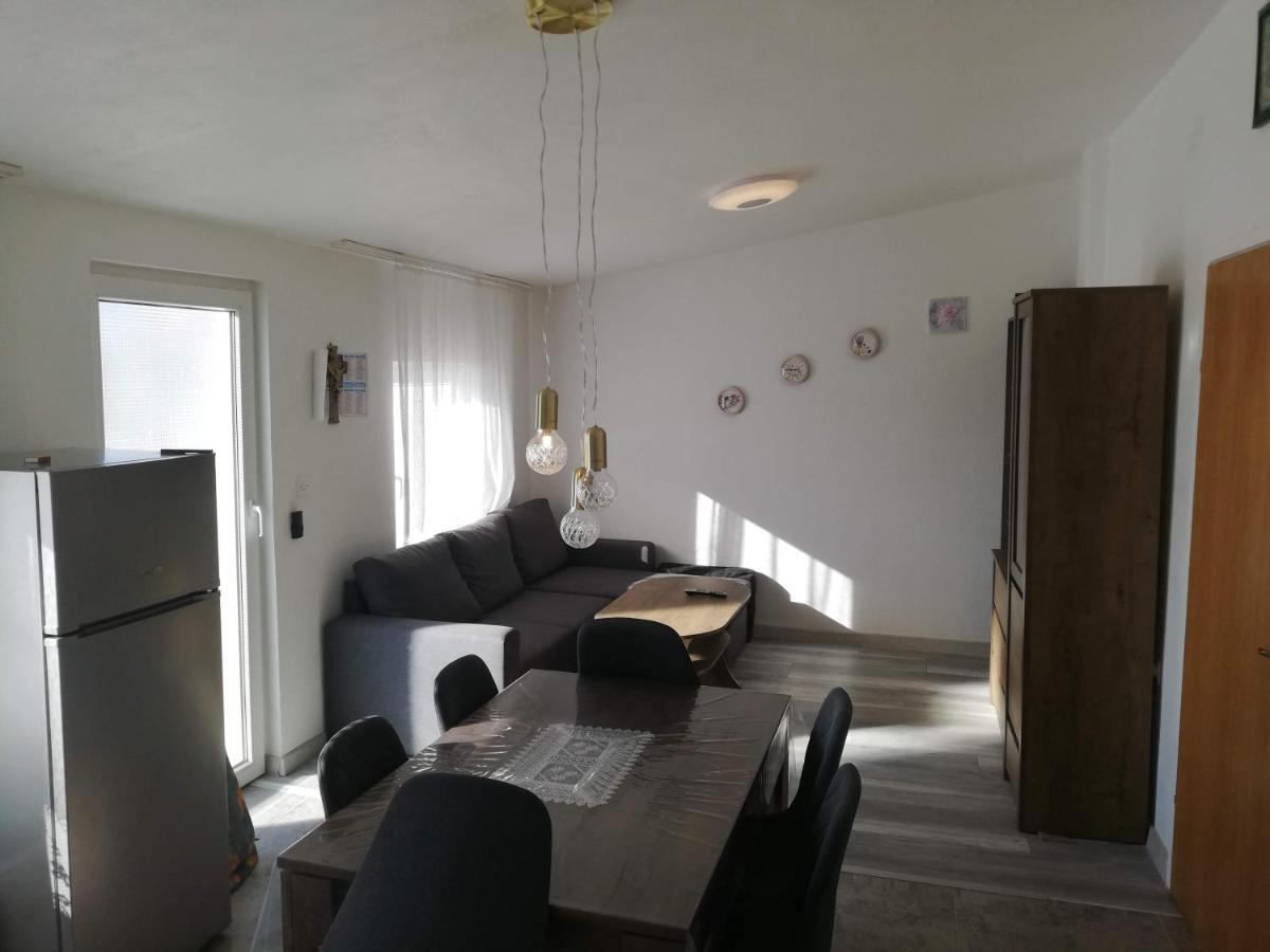 Apartman Kety Vir Eksteriør bilde