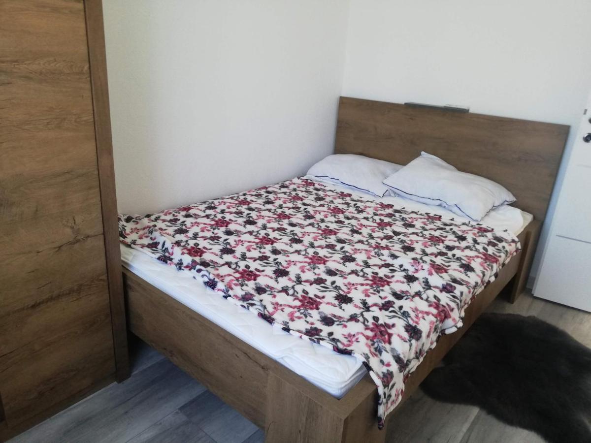 Apartman Kety Vir Eksteriør bilde