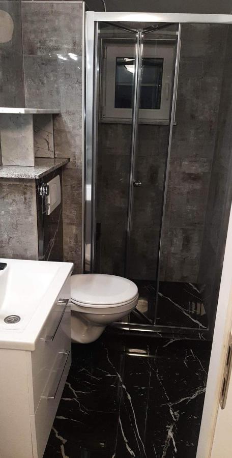 Apartman Kety Vir Eksteriør bilde